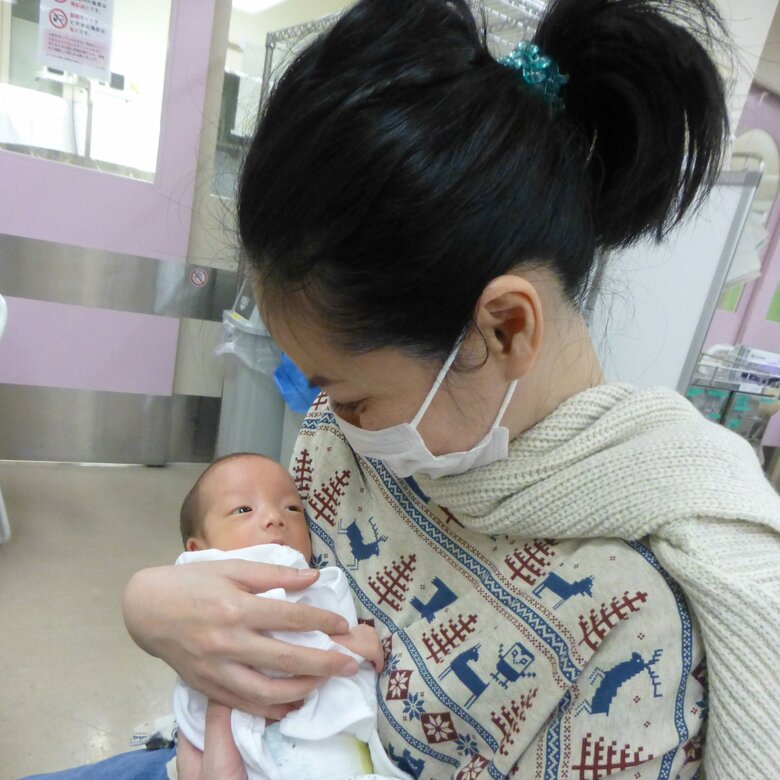 息子生後1か月半のときに病院で対面して