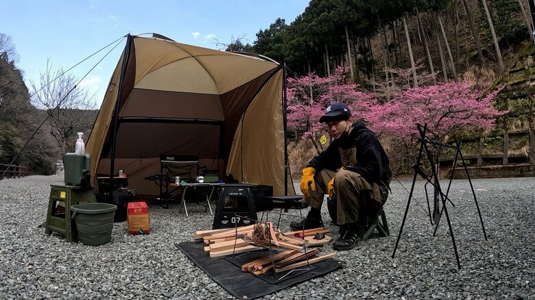 ひとりキャンプも趣味のひとつ「焚火は楽しくて火を眺めていると心が落ち着く」