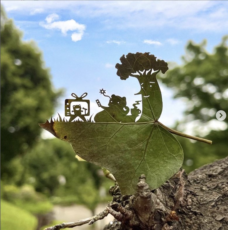 「あれとこれと…うん、明日やろう」／リト＠葉っぱ切り絵Instagramより