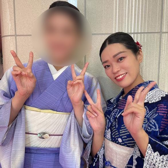 浴衣＆着物クイーンコンテストの本選、浅草公会堂にて同じくファイナリストの方との1枚