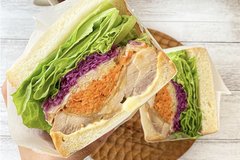 「絶対に崩れなくて食べやすい」サンドイッチの包み方「知らなかった！」