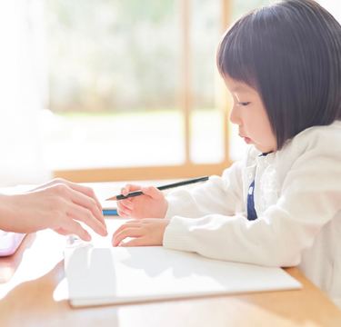 子供の宿題を親が手伝う・見るのはいつまで続く？