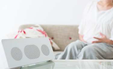 胎児に話しかけるのが恥ずかしくてためらっちゃう…