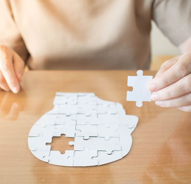 人の顔を覚える「顔認知能力」のピークは32歳!?「どおりでダメなわけだ」