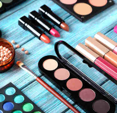 登録者数68万人超え！元美容部員のYouTuberに「テレビで見ても美肌はさすが！」の声