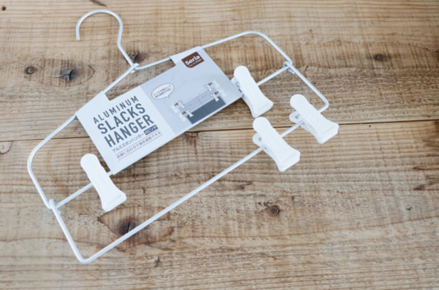 セリア「アルミズボンハンガー」