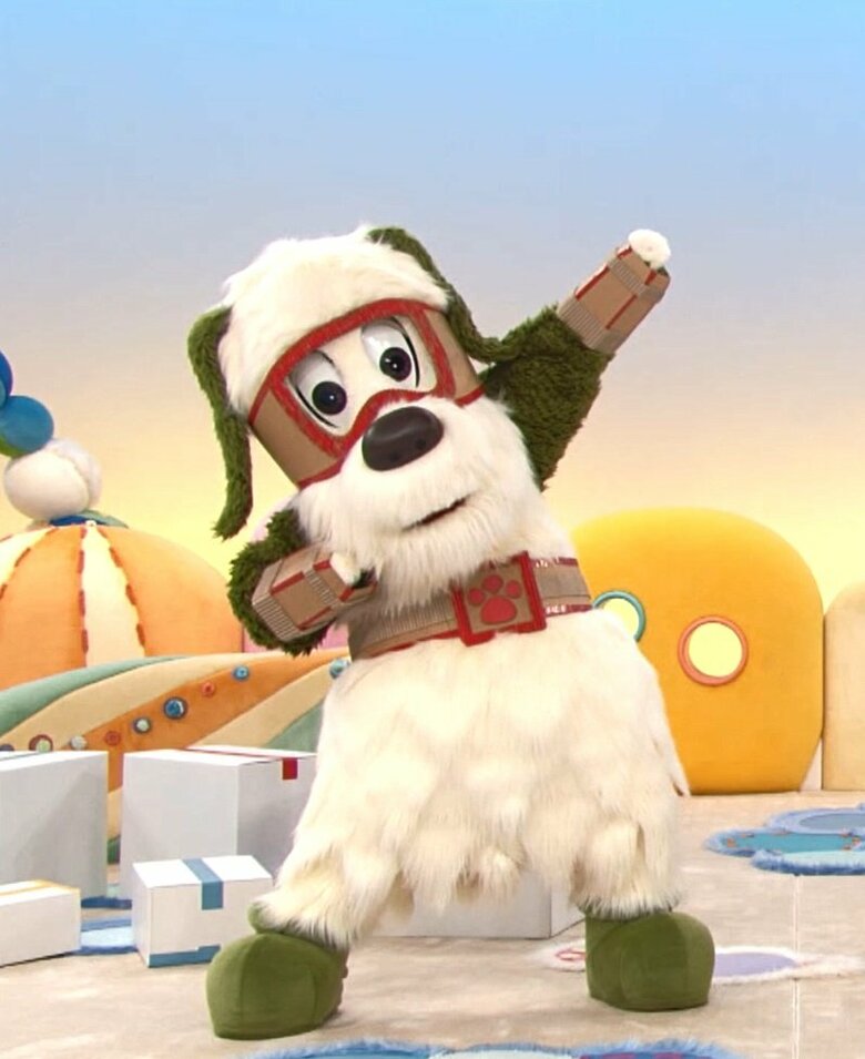 ダンボールあそびをみんなにすすめる「ダンボールンジャー」（C）NHK.NED