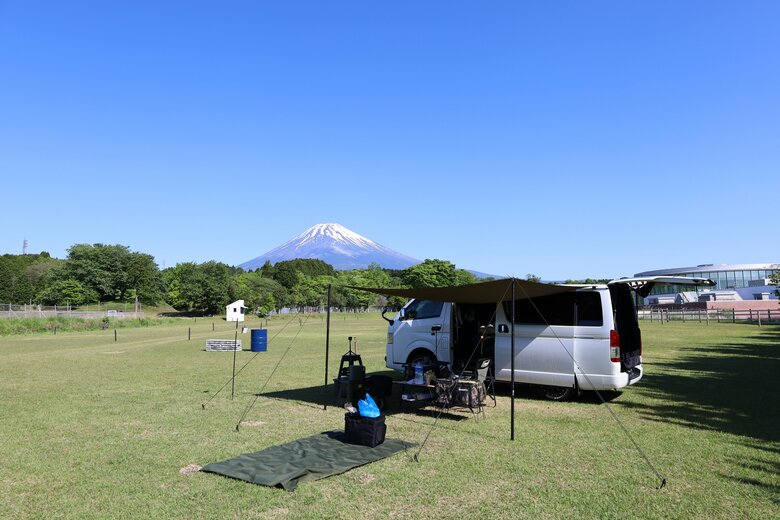 愛車のハイエースは特別仕様車の「ダークプライムⅡ」