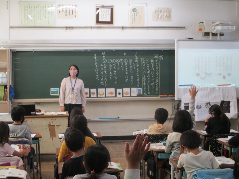 授業をする教師時代の生井さん（生井さん提供）