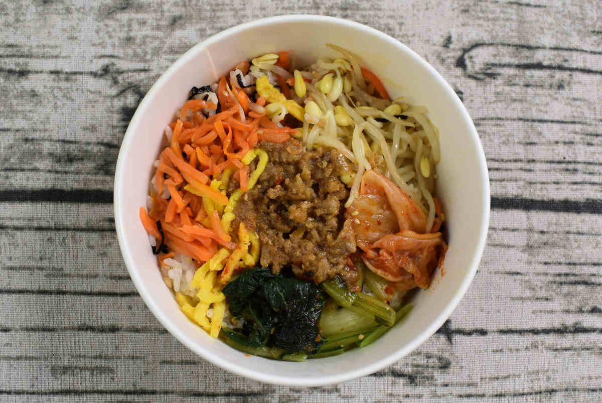 ナチュラルローソンの人気商品「五穀ごはんの旨辛ビビンパ」の食レポ画像
