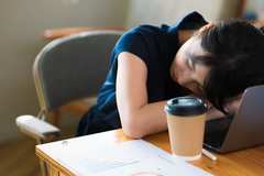 40代の出産育児「すぐ疲れる…」「ママ友が若すぎ!!」リアルな声