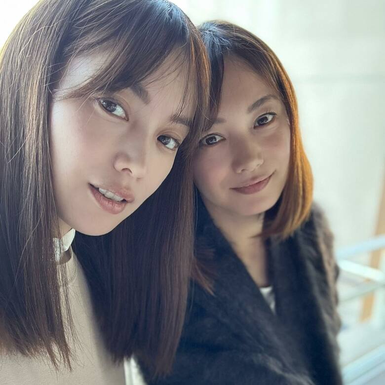 蛯原友里さん、英里さん