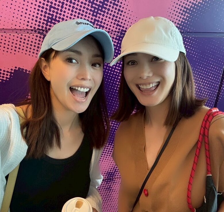 「お子さんたちだけで実家の宮崎に」飛行機に乗る子どもたちの見送りに来た蛯原姉妹