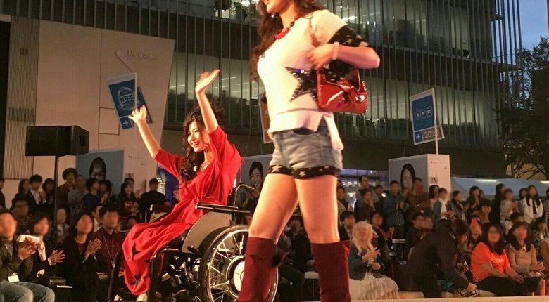 モデル活動のきっかけとなった、NHKのファッションイベントでの1枚