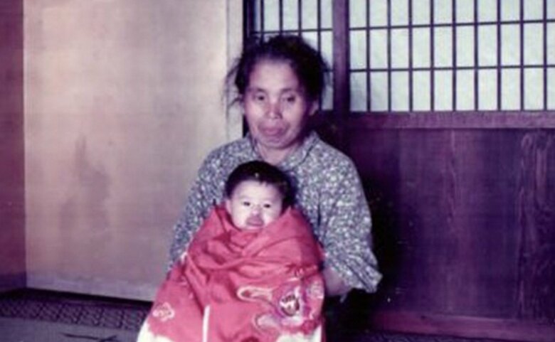 生後100日のときに祖母と