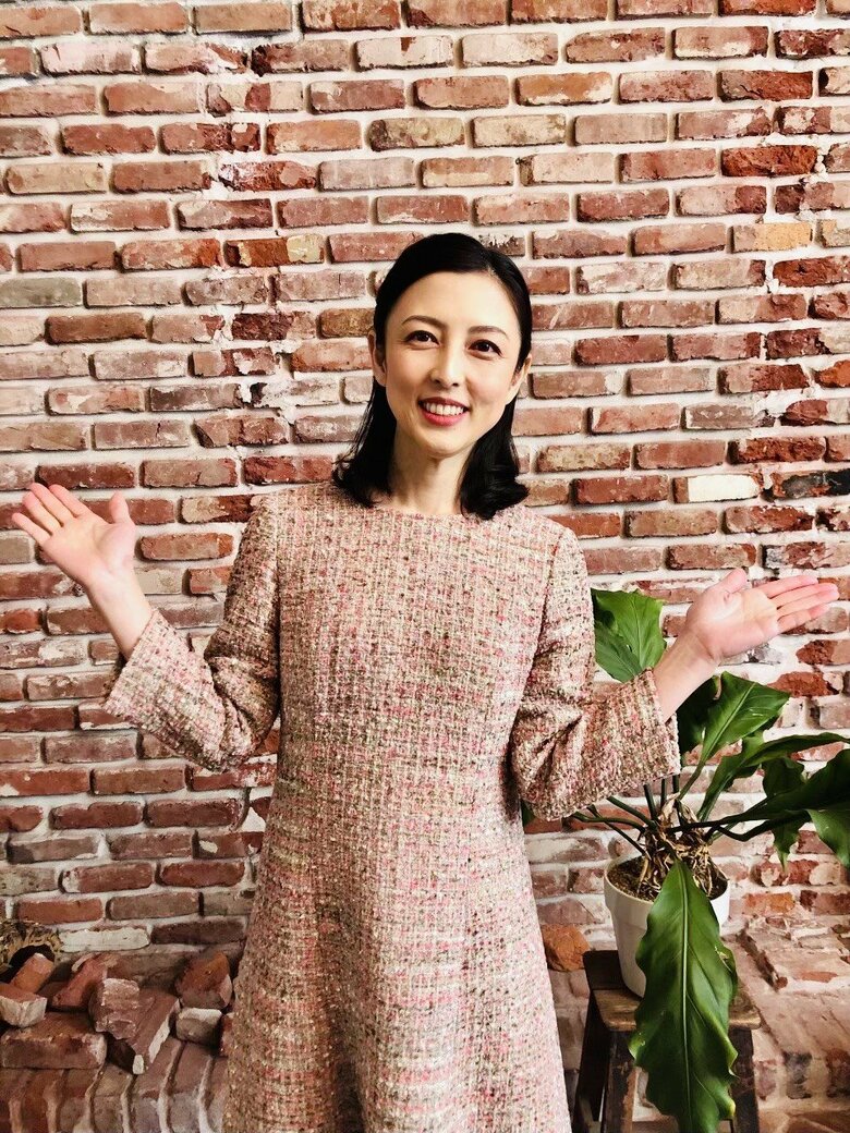 オンラインセミナー時の清楚なファッション姿