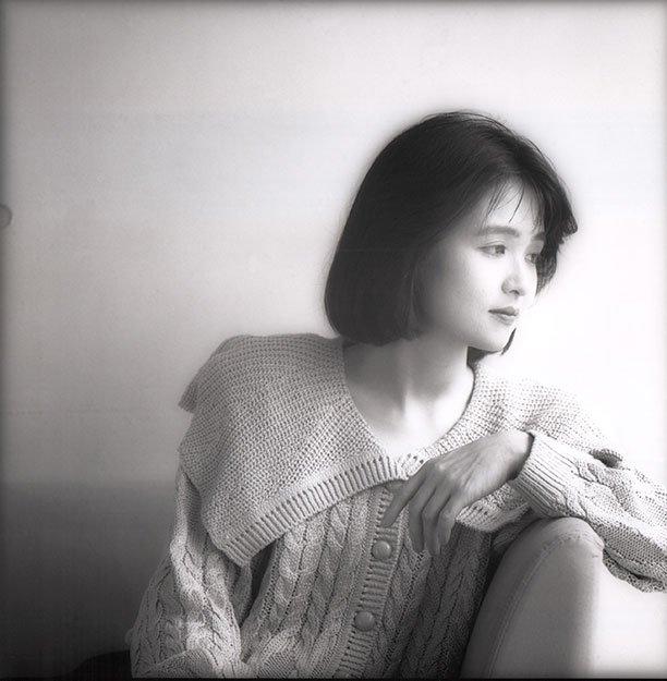 辛島さんの名曲『サイレント・イヴ』ジャケットのアザーカット（撮影／Teruhisa Tajima）