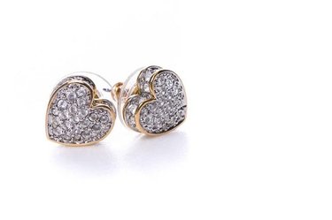 ビジューアクセサリーで演出する美人ママスタイル