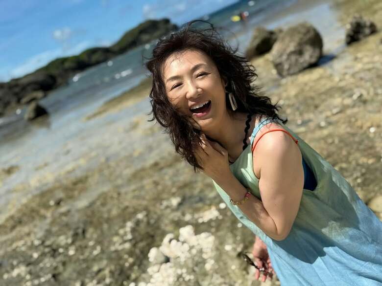 55歳になった記念に沖縄で撮影。「還暦まであと5年、毎日元気に楽しみたい」