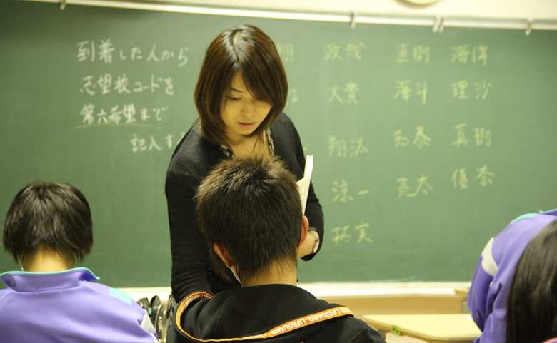 学習支援をする今村さん