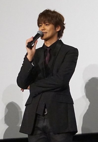 作品に込めた熱い想いを語る宮野さん