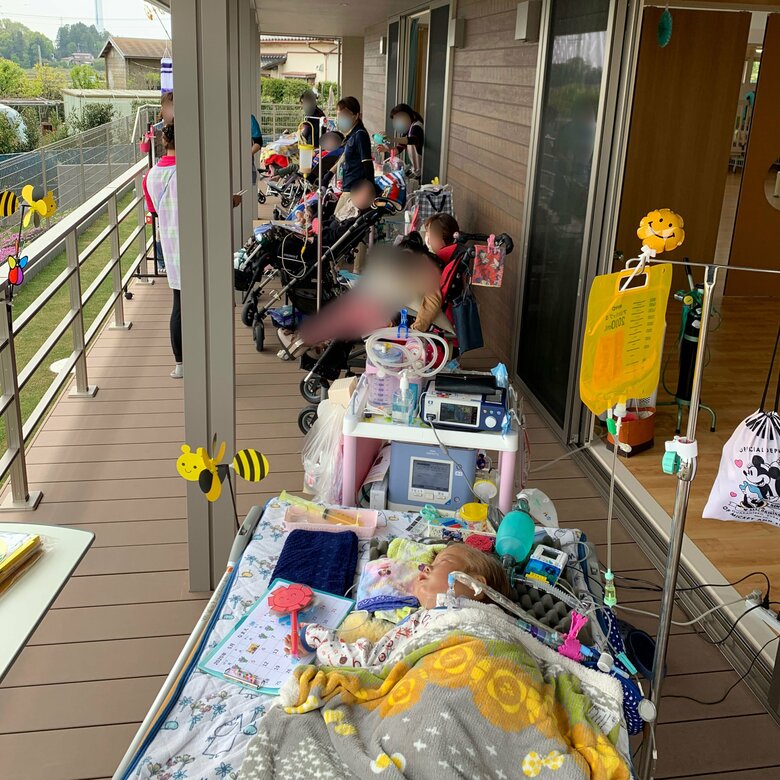 紺野さんが運営するデイサービス、手前が愛聖くん