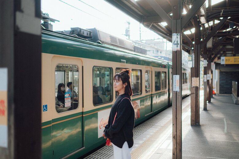 江ノ電と（撮影／コハラタケル）