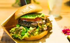 小川菜摘さんの自家製ハンバーガー「冷凍パテなら真似できそう!!」