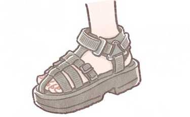 「8年で3足」ミニマリストが愛用するサンダルの変遷