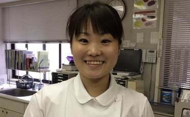 「お母さんが不安がると、赤ちゃんに触れられず」日本初・片腕の看護師が直面した現実と本当の「自立」