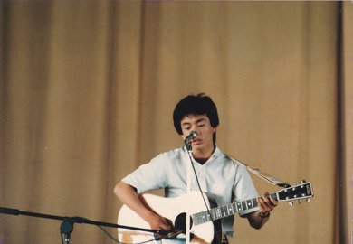 宮沢和史（57）「自分に自信がなく内気な少年だった」小5の初恋相手の