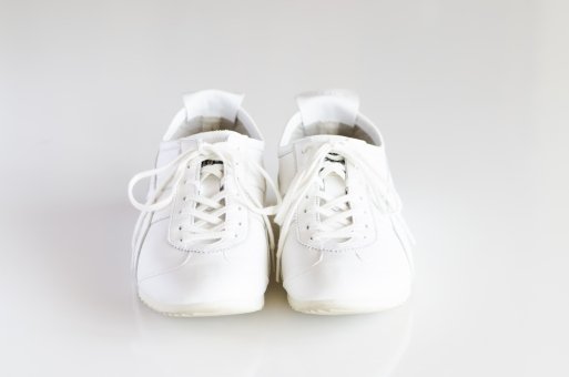 白を基調としたワントーンコーデの画像