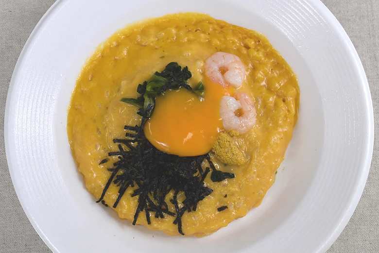 ナチュラルローソンの人気商品「うにトマトクリームリゾット」の実食画像
