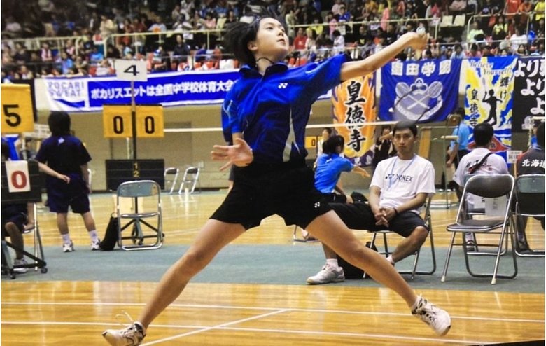 中学2年時の終わりに起こった東日本大震災後はしばらくの間、避難先の大阪でバドミントンを続けた
