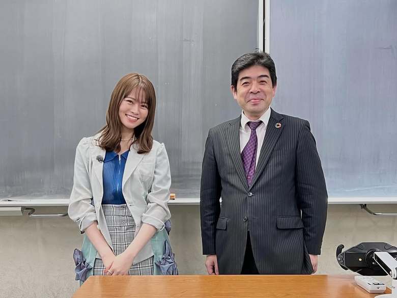 情報番組『ウェークアップ』の企画で、母校である私立郁文館中学・高等学校の大久保勝さんと共演（Instagramより）