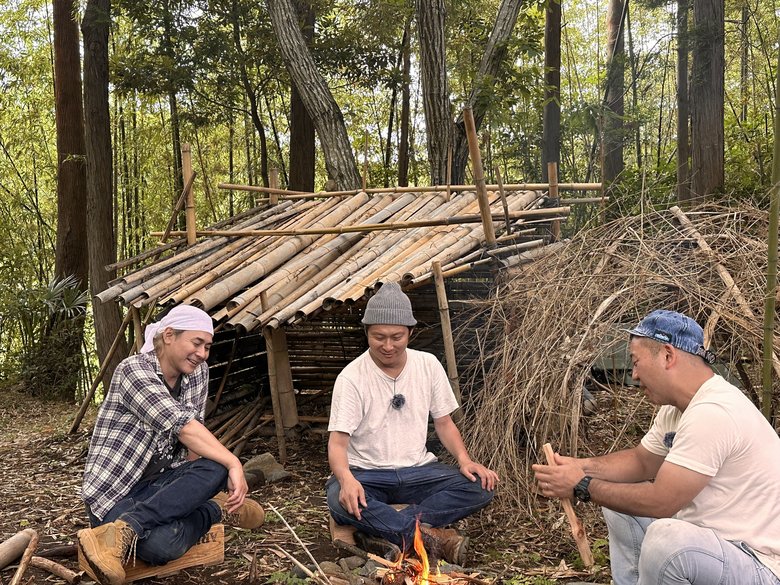 リアルなキャンプの様子を配信するYouTubeはチャンネル登録100万人を超える人気ぶり