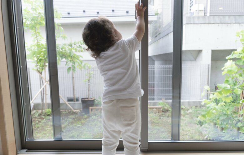 通常の鍵だけでは子どもの手が届いてしまう