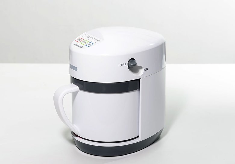 ▲本体サイズは約幅17.8×奥行き26.6×高さ26.2cm、重さは約2.7kg。