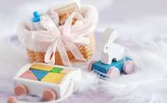 【仕事関係のお祝いマナー】結婚・出産祝いの金額の相場や贈り方をプロが解説