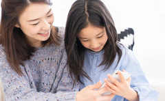 子どものスマホを覗く親はプライバシー侵害!? あなたならどうする？