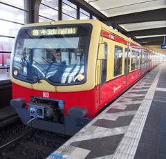 海外の通勤電車は何が違う!?ボックスシートに2階建車両も！