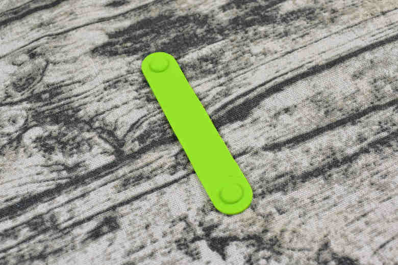 セリアの人気雑貨「シリコン携帯クリップ」の実物画像