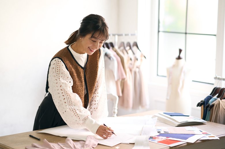 得意の縫製を活かし、洋服のプロデュースも