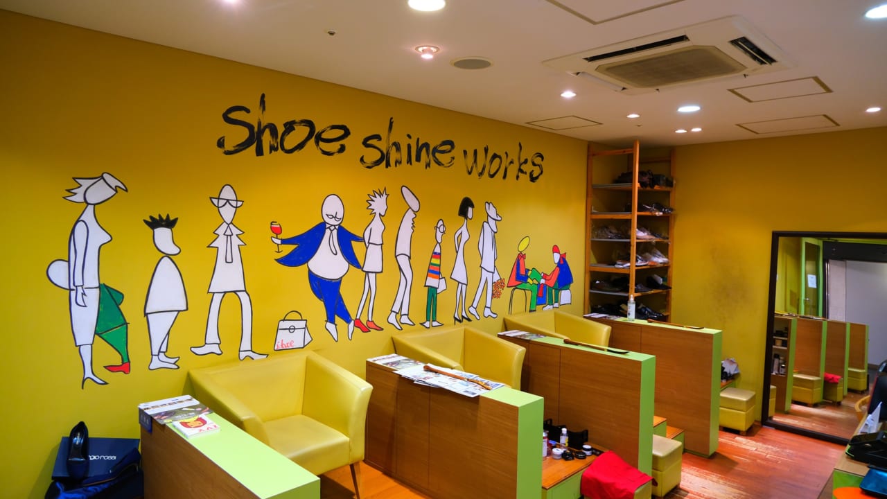 shoe shine WORKS 店内