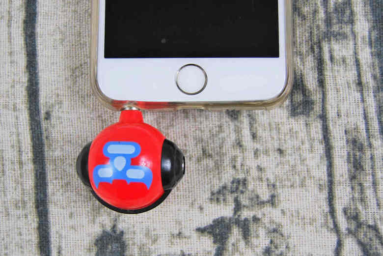 ダイソーのおすすめ商品「イヤホンスプリッターand携帯スタンド」使用画像