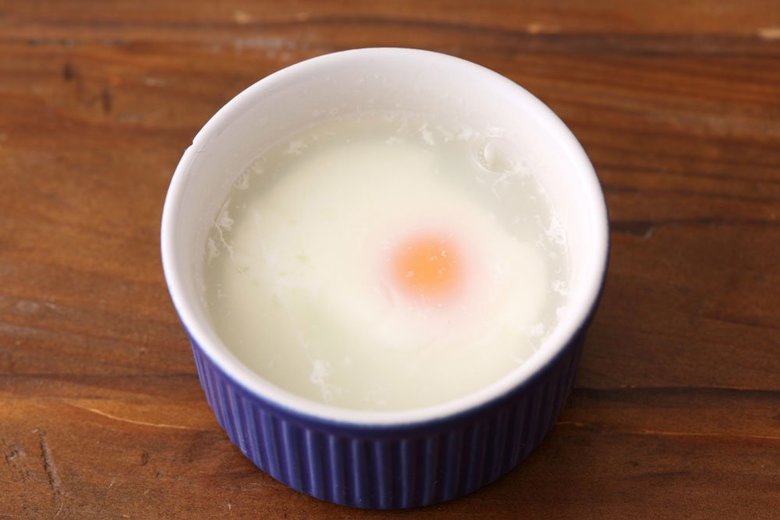 電子レンジで作る半熟卵さらに加熱した状態