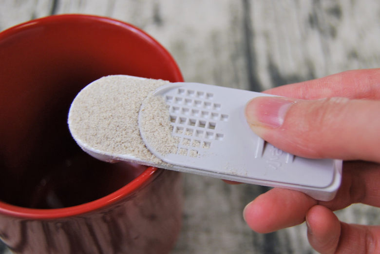 セリアのおすすめキッチン用品「片手で簡単！ すりきり計量スプーン」の実物画像2