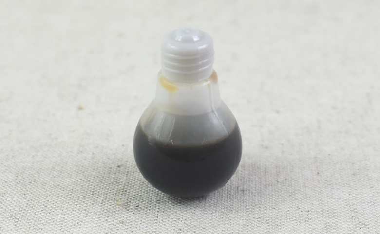 セリアのおすすめキッチン用品「タレビン 電球型」実物画像