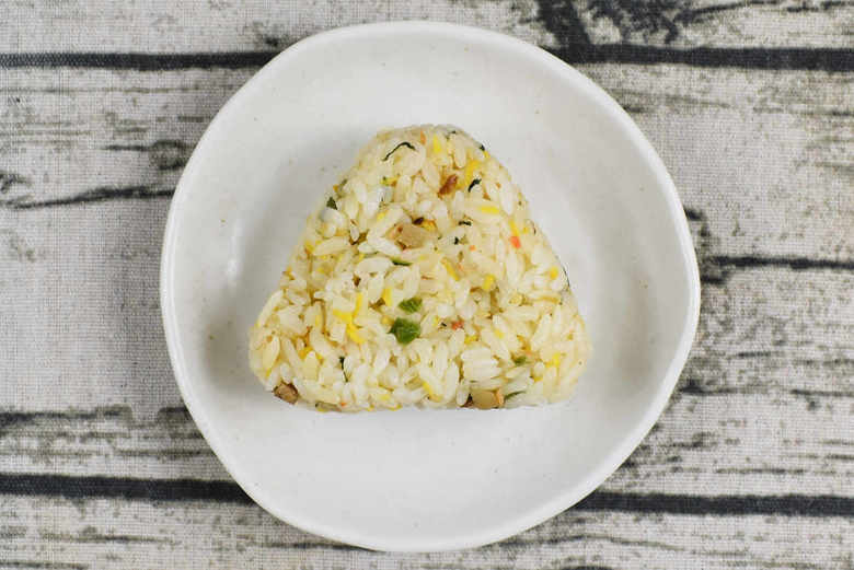 ファミマのおすすめおにぎり6「ちらし寿司むすび」の画像２