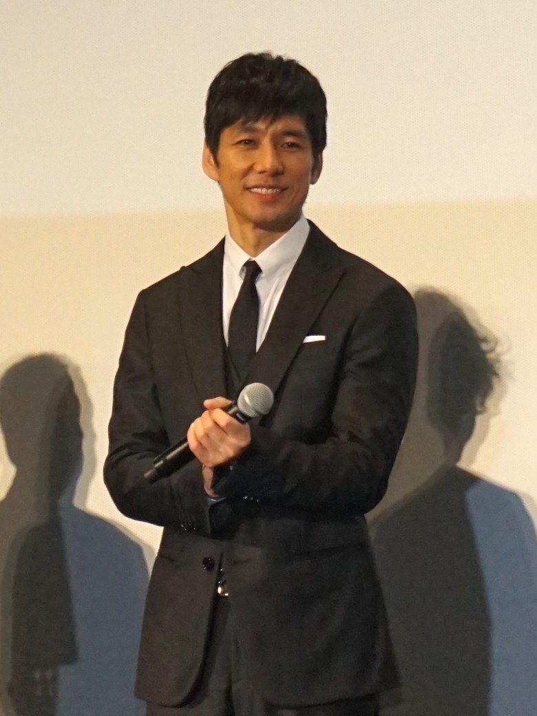 田中さんのコメントに微笑む西島さん